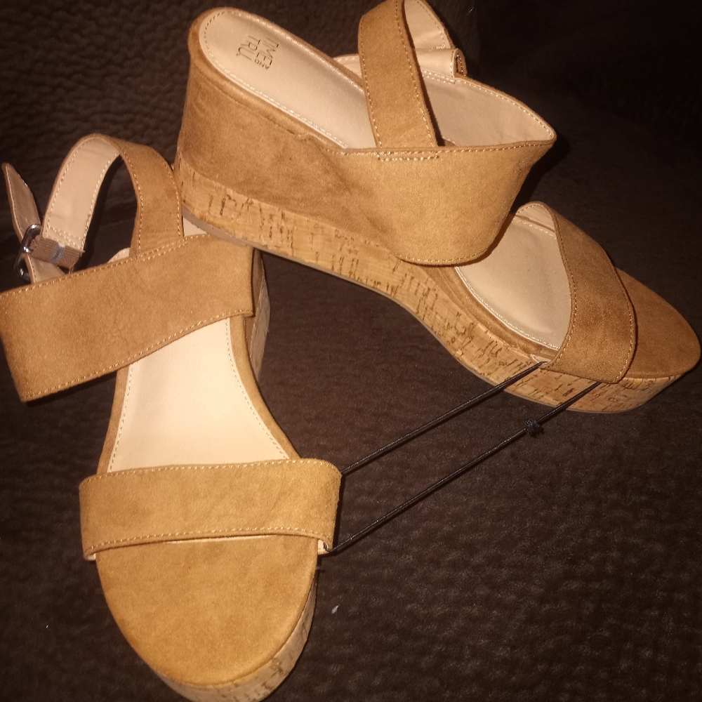 Brand new sandals/heels